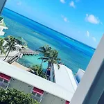 Apartamento con Vista al Mar - Edificio Commodore Bay Club